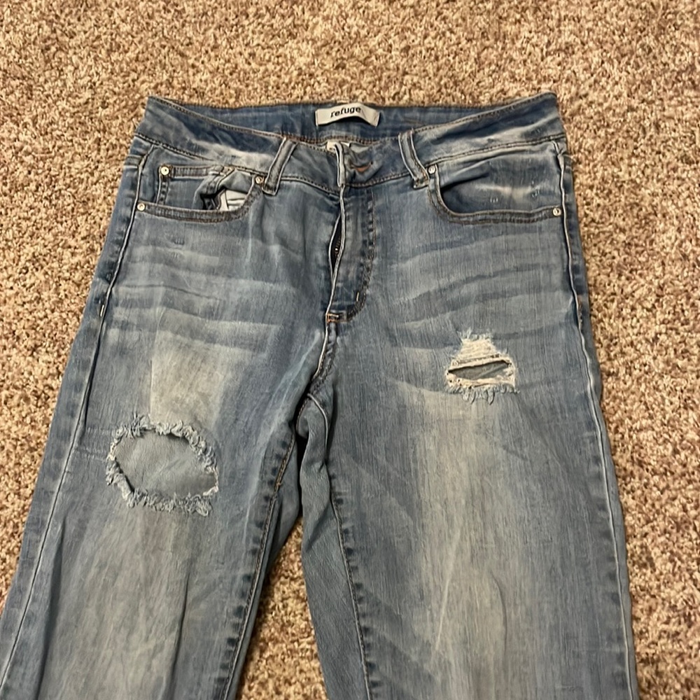 Light Wash Ripped Jeans